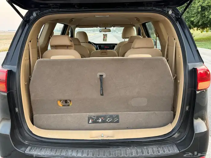 كيا كرنفال 2015 للبيع نضيفه 10