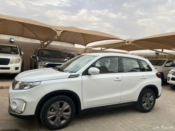 سوزوكي فيتارا 2023 عداد 79.000 دبل دفلك لدى قمة الاطلال 20