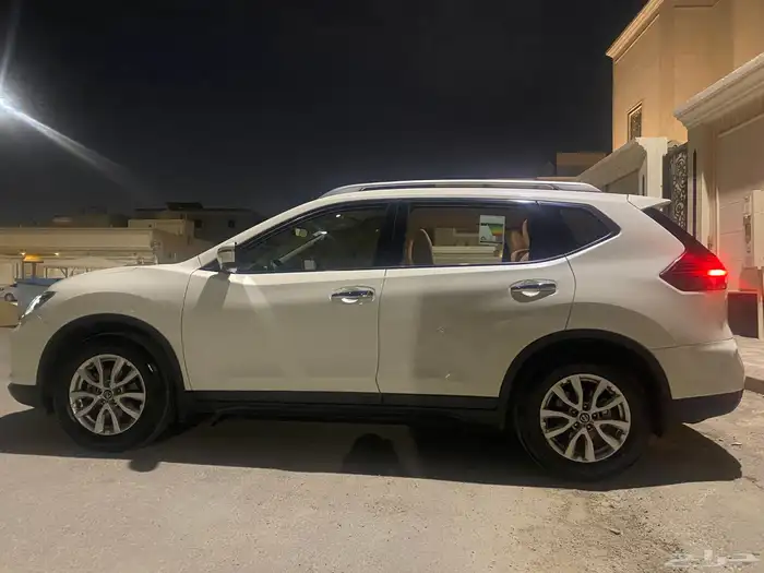 اكس تريل 2022 11