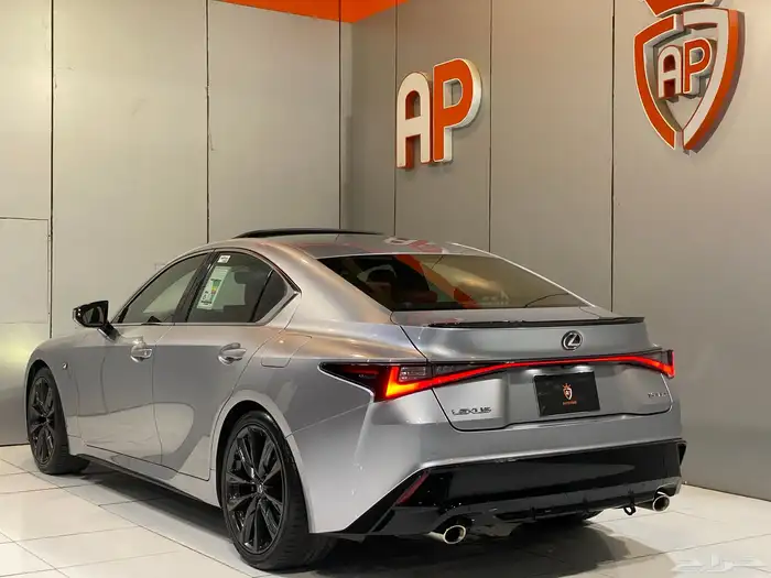 لكزس IS350 2023 ( اف سبورت ) العداد 34 الف فقط بحالة الوكال 6