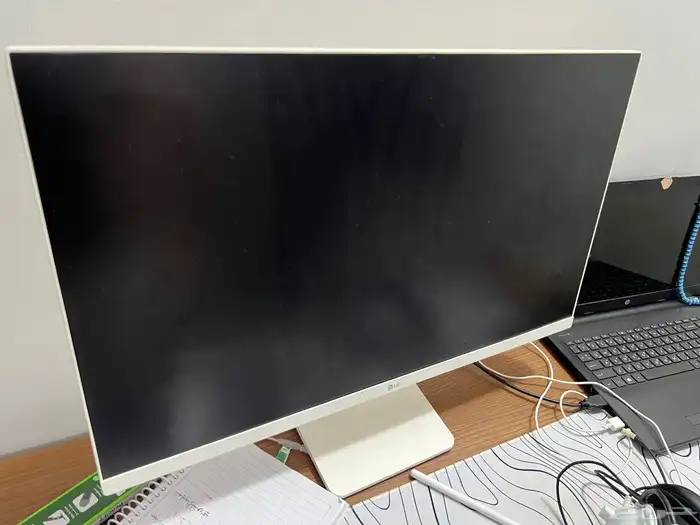 شاشة كمبيوتر LG للبيع 0