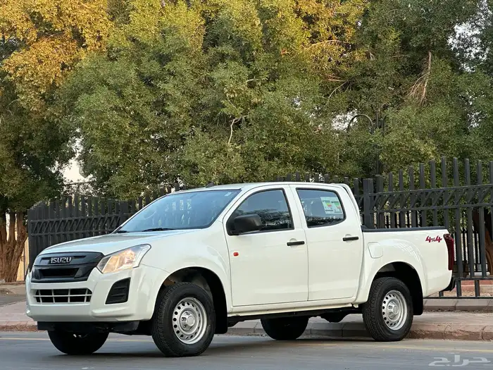 ايسوزو بكب غمارتين موديل 2024 سعودي قير عادي شامل الضريبة 3