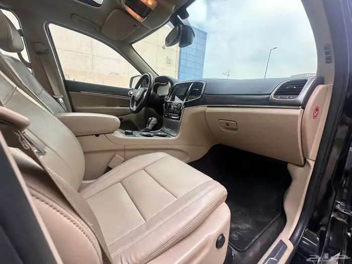 جيب جراند شيروكي 2019 ليمتيد V6 بانوراما نضيف للمستخدم 11