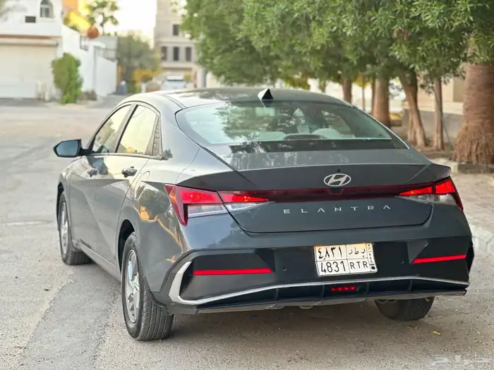 هيونداي الالنترا 2024 3