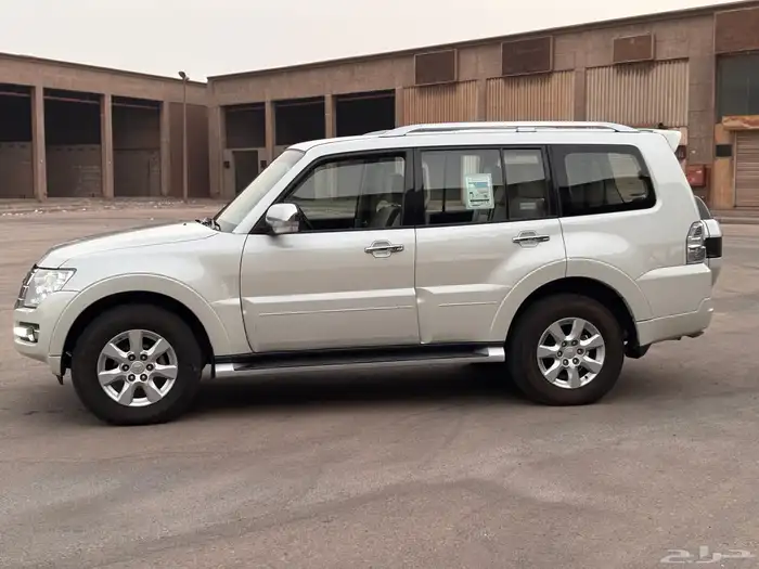 ميتسوبيشي باجيرو GLS 2022 46