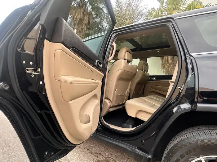 جيب جراند شيروكي 2019 ليمتيد V6 بانوراما نضيف للمستخدم 14