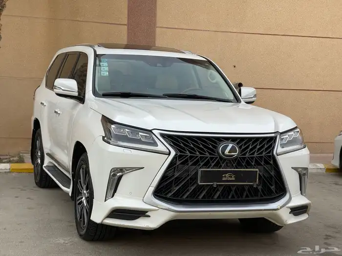 لكزس-2016-LX570-فل كامل-سبورت- قمه النظآفه 0