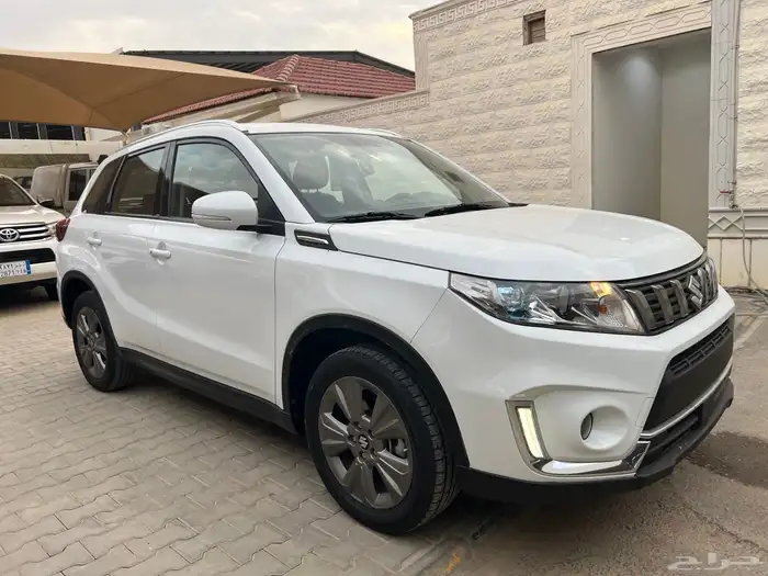 سوزوكي فيتارا 2023 عداد 79.000 دبل دفلك لدى قمة الاطلال 2