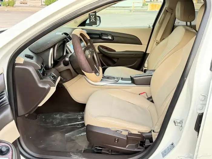 شفروليت ماليبو 2015 نضيفه ممشا قليل للبيع 4 سلندر 21