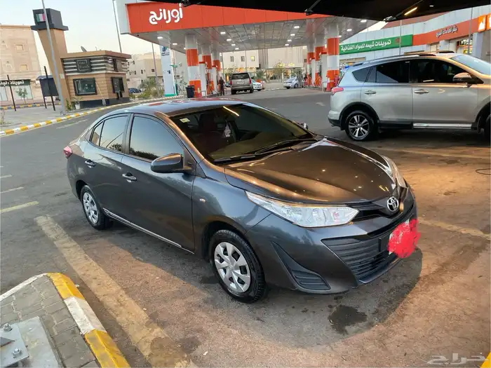ياريس 2019 رمادي استعمال نظيف 0