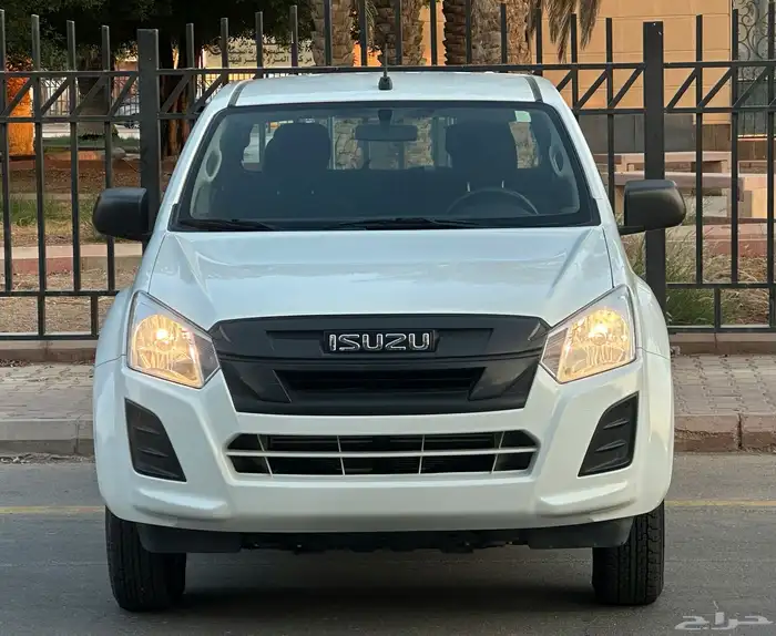 ايسوزو بكب غمارتين موديل 2024 سعودي قير عادي شامل الضريبة 10