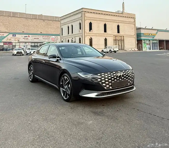 هونداي ازيرا 2021 ( 6 سلندر ) فل كامل شبه جديدة للبيع 2