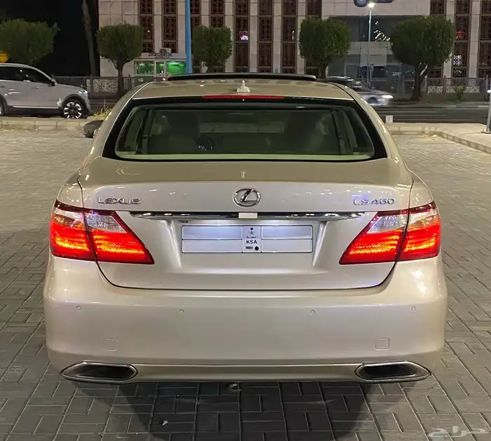 لكزس LS460 2010 شورت 3