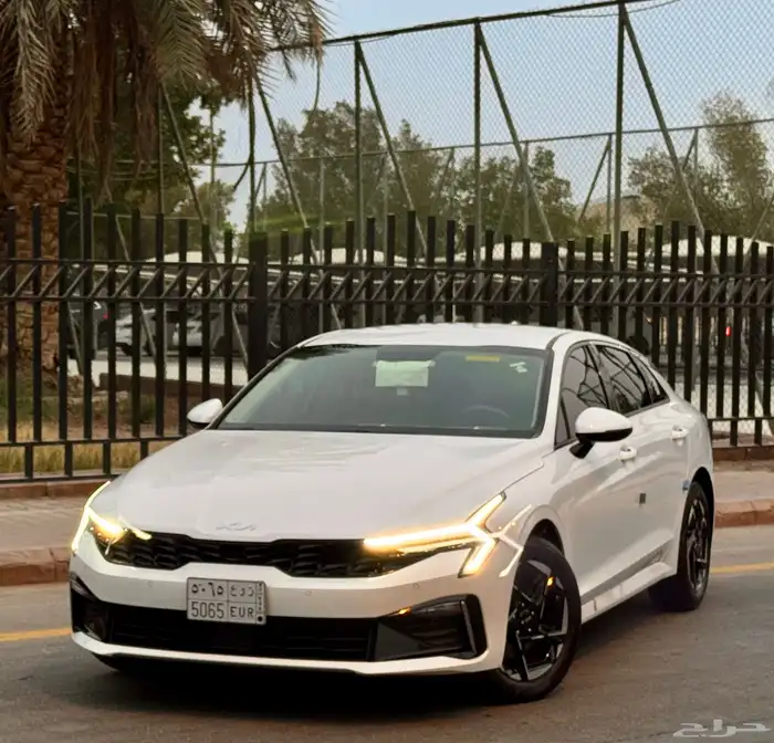 كيا K5 استاندر مطور 2025 بحالة الوكالة 2