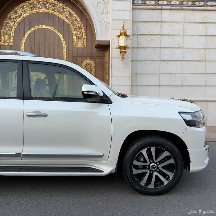 لاندكروزر Gx.r 2019 قراند تورنق بحالة الجديد 18