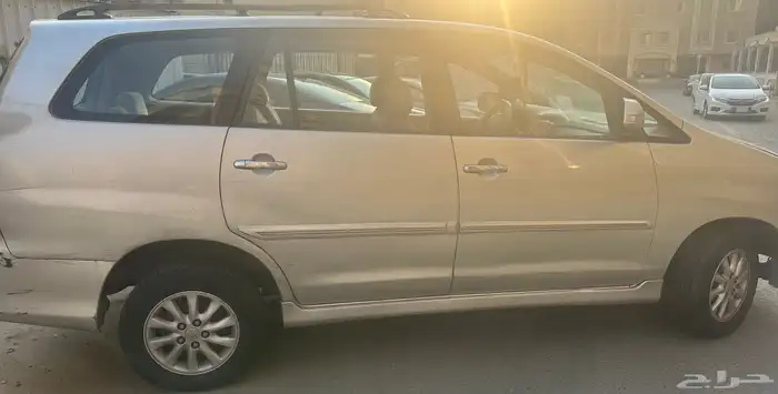 إنوفا 2012 مكينة 2.7 الفئة العالية للبيع 6