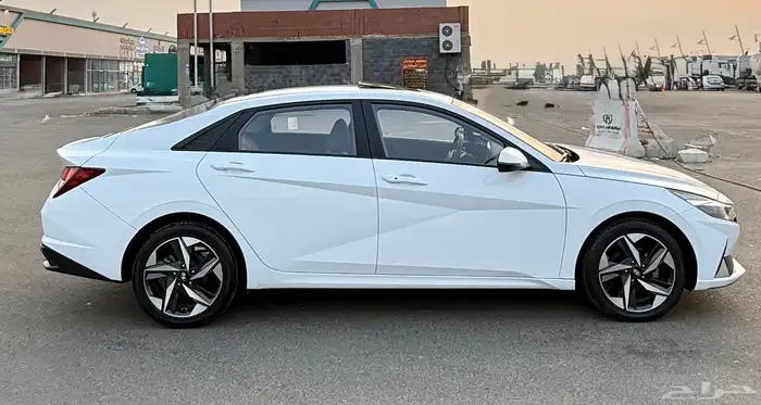 هونداي النترا 2023 ( بنزين ) اعلى مواصفات فتحه سقف للبيع 7