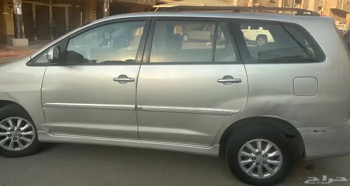 إنوفا 2012 مكينة 2.7 الفئة العالية للبيع 2