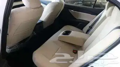 كامري LE 2025 هايبرد متوفر لون فضي ابيض .. كاش و بنك 12