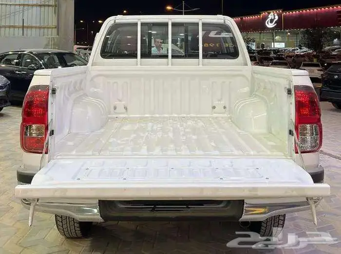 تويوتا هايلوكس DLX ديزل دبل تماتيك خليجي 2025 4