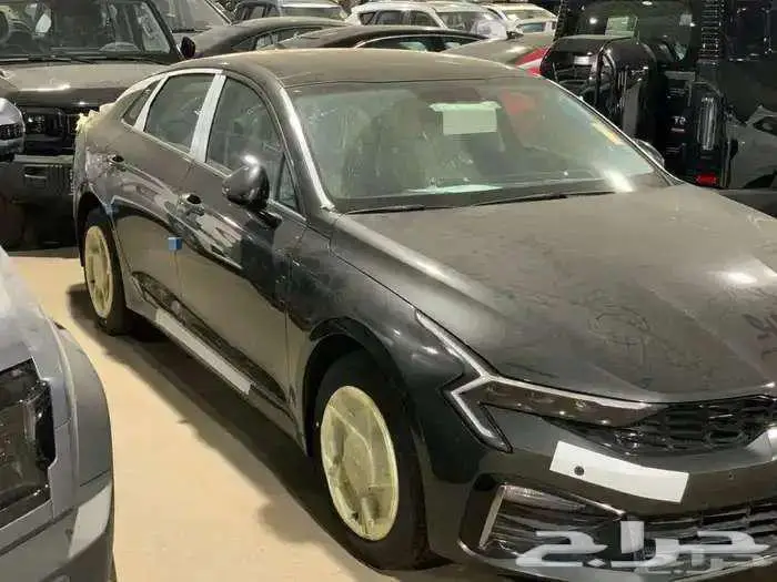 كيا K5 ستاندر مطور بصمة فتحة سقف 2025 1