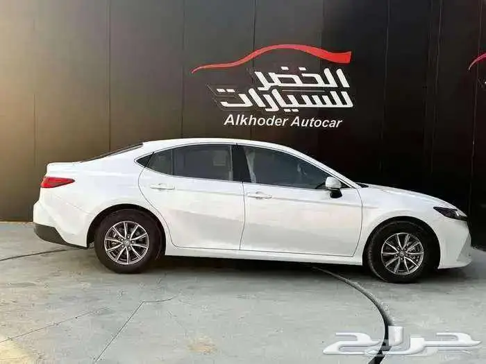 تويوتا كامري E استاندر بنزين 2025 11
