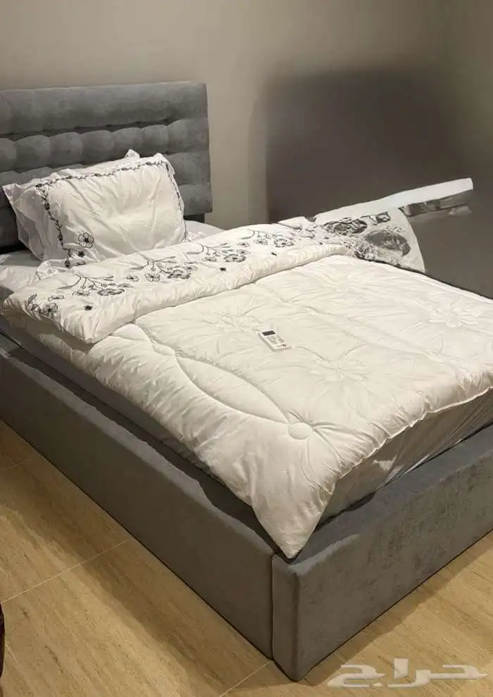 سرير واحد مقاس نفر ونص مع المرتبه واللحاف one bed 0