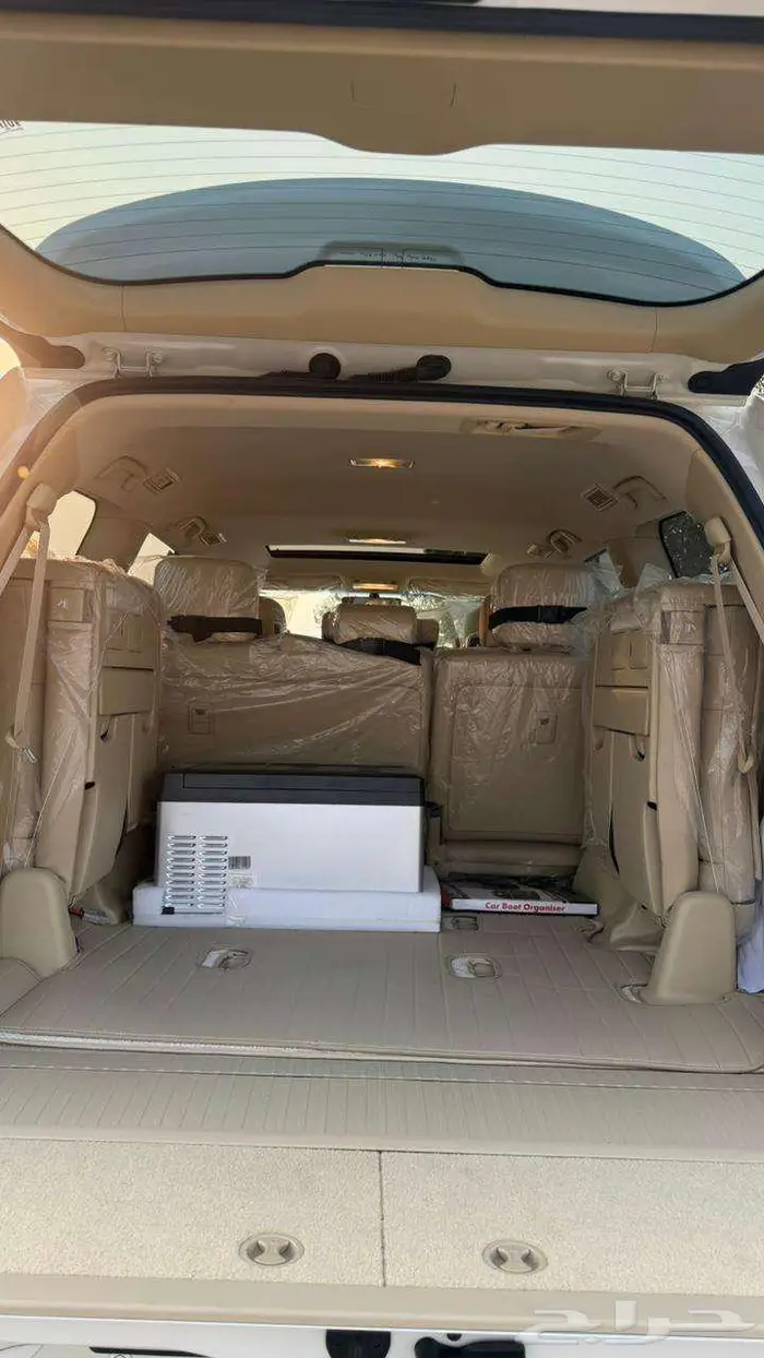 للبيع لاند كروزر GXR مخزن جديد بحالة الوكالة ممشى 3000 كم 8