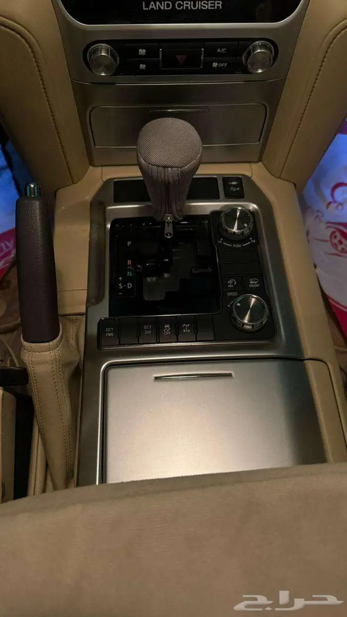 للبيع لاند كروزر GXR مخزن جديد بحالة الوكالة ممشى 3000 كم 13