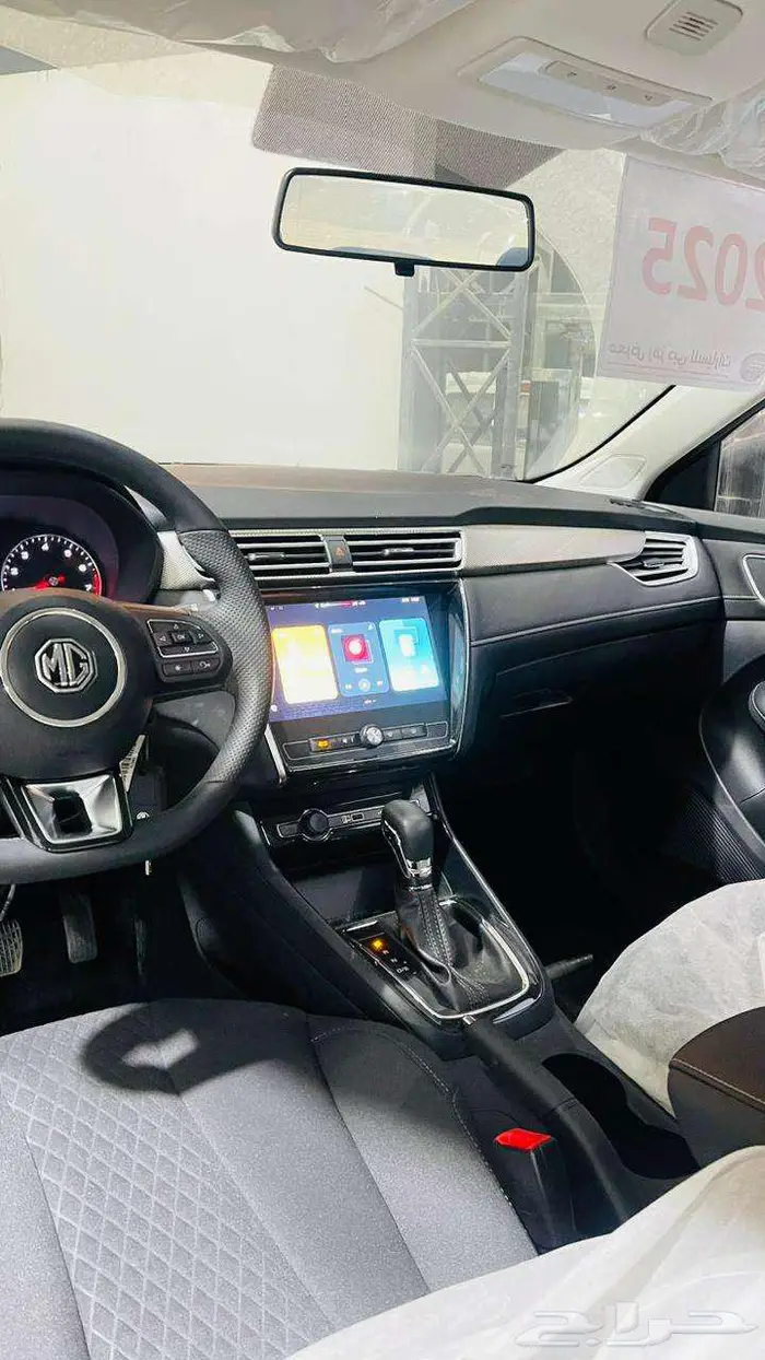 ام جي5 2025 ستاندر 8