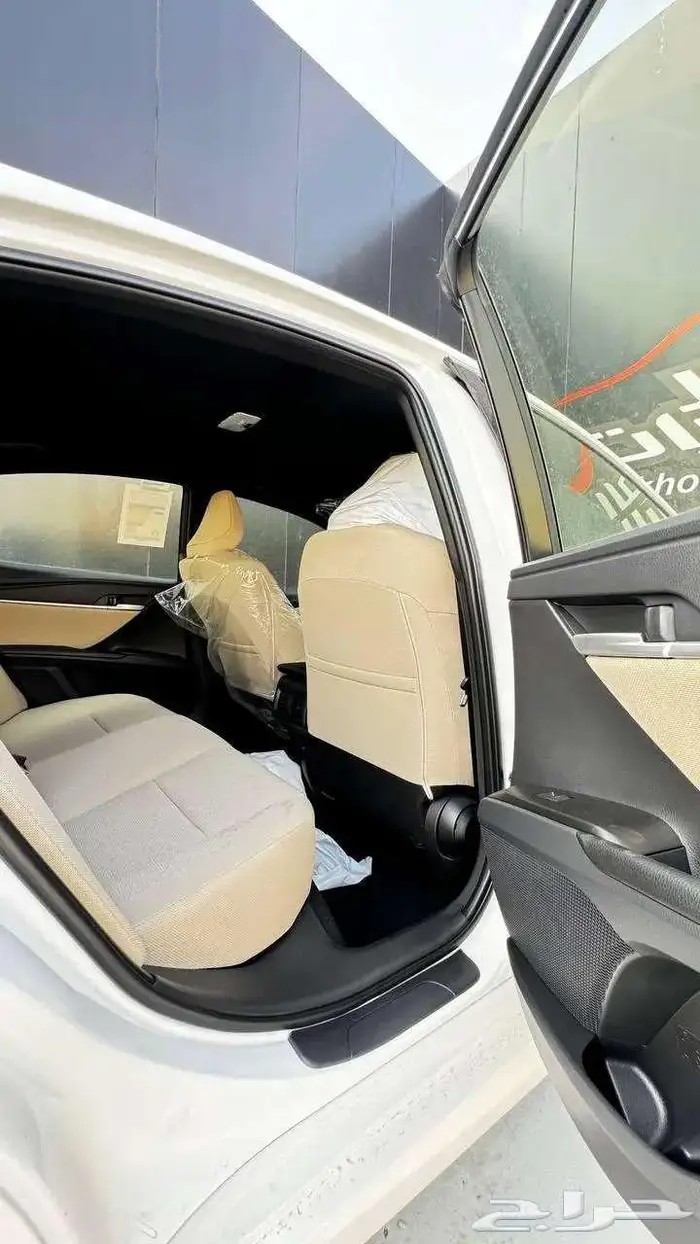 تويوتا كامري E بنزين 2025 لدى الخضر للسيارات 11