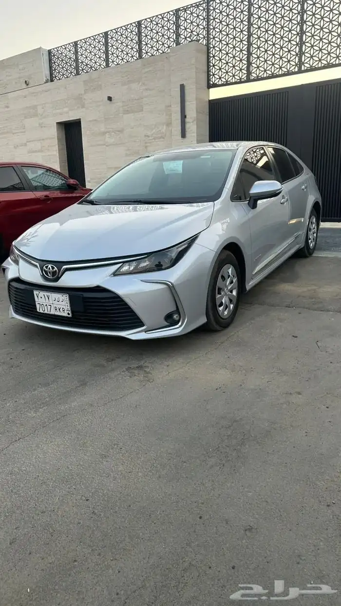 تويوتا كورولا محرك كبير ممشى قليل تحت الضمان 1