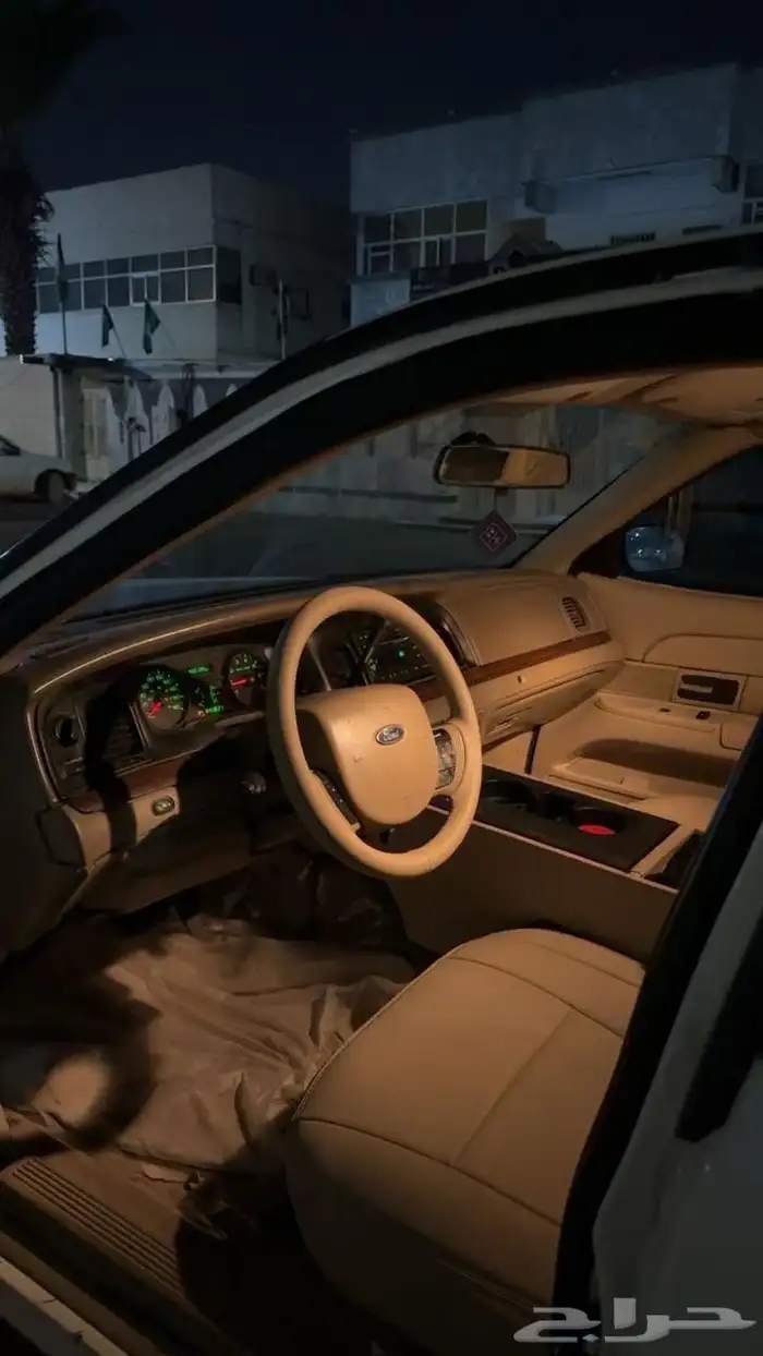 فورد فكتوريا 2010 3