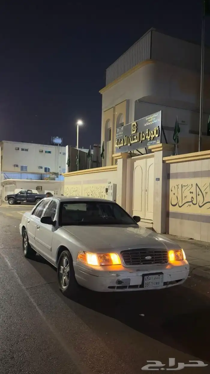 فورد فكتوريا 2010 1