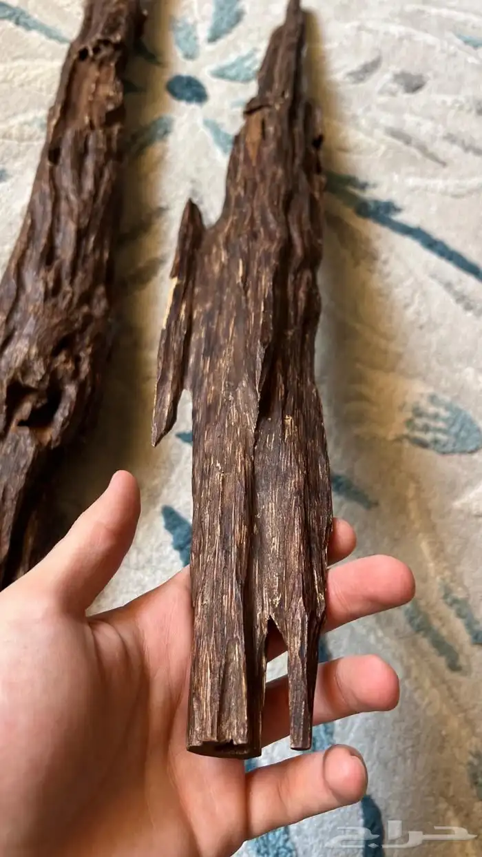 عود هندي قديم كسرتين كبيرة الوزن 600 جرام. 12