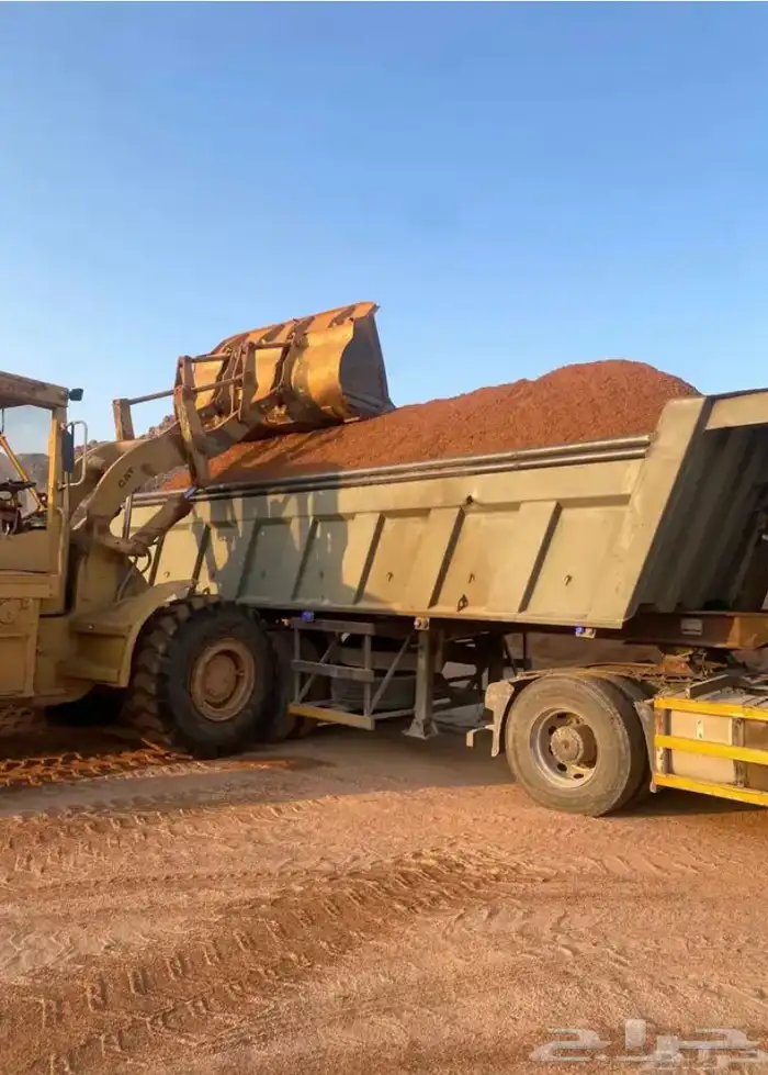 رمل عادي وطين احمرحق ملاعب 1