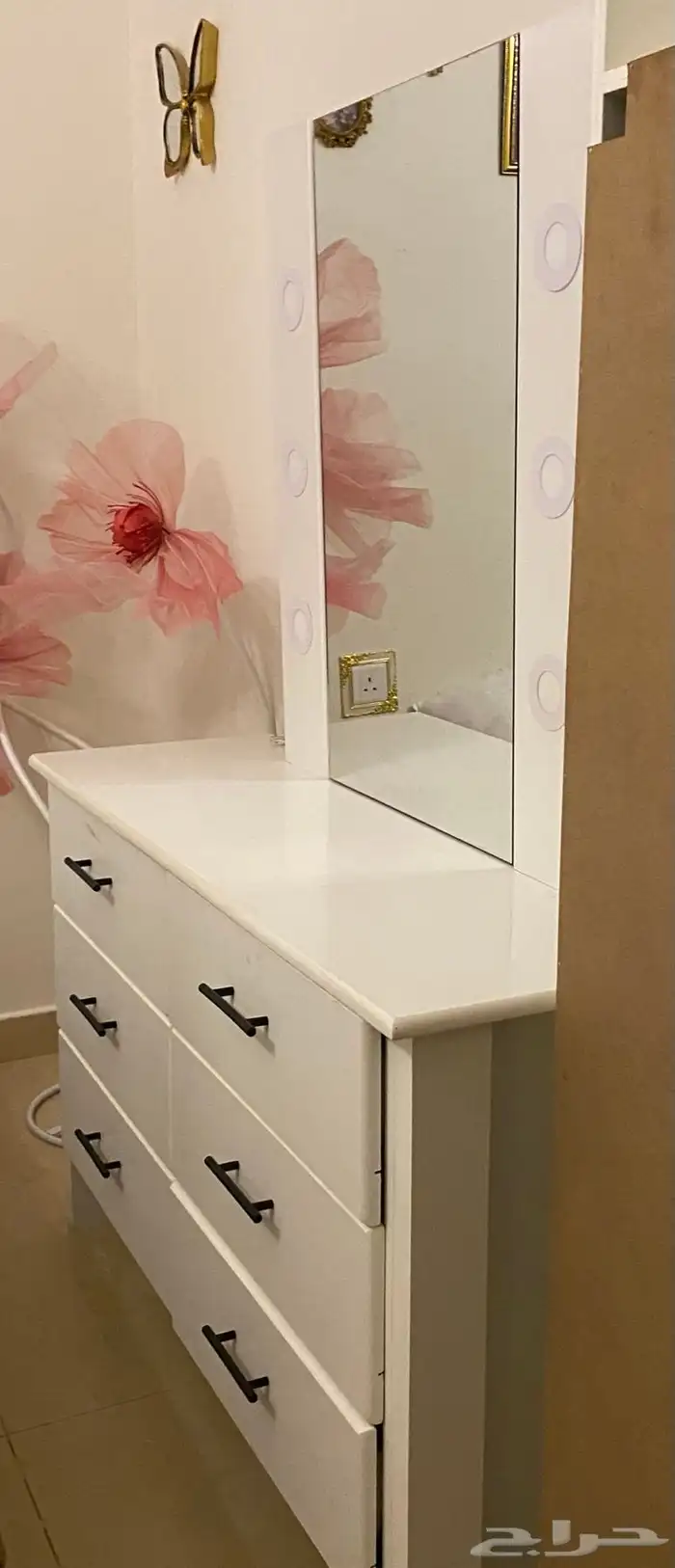 تسريحه غرفه 6 ادارج كبيره مع 6 إضاءات على المرايه 0