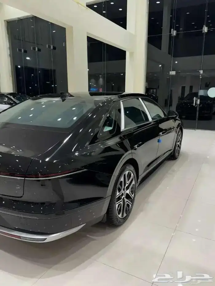 ازيرا كلاسيك 2026 اسود و 2025 رمادي 3