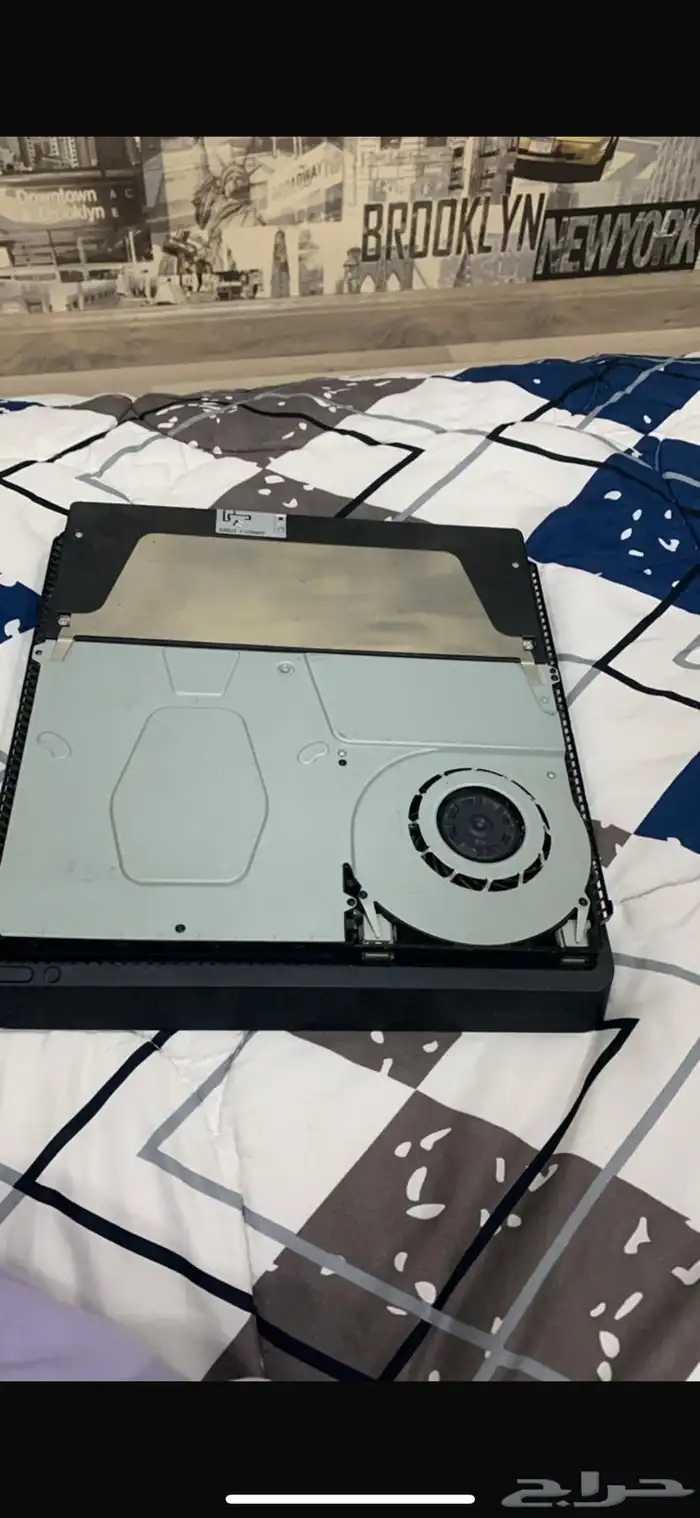 سوني فور للبيع ب 350 م فيه شي شغال 0