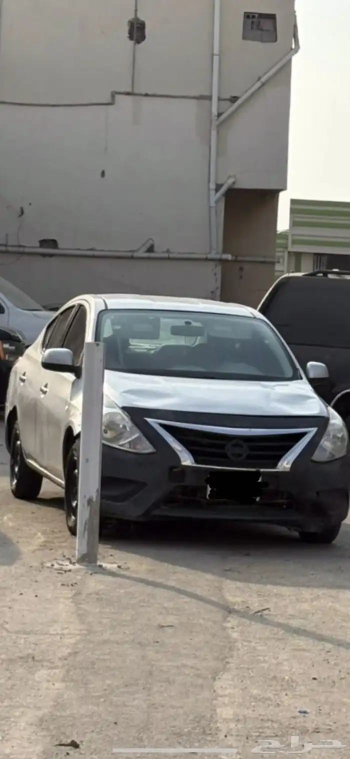 اللون فضي. نيسان صني 2015 . قير اوتامتيك. الممشى 400k 0