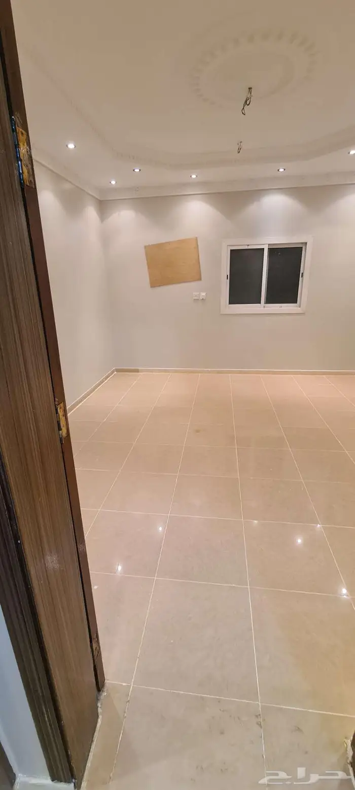 شقة عوائل مجدده للإيجار في حي الشوقية وكذلك غرفة عمالة 5