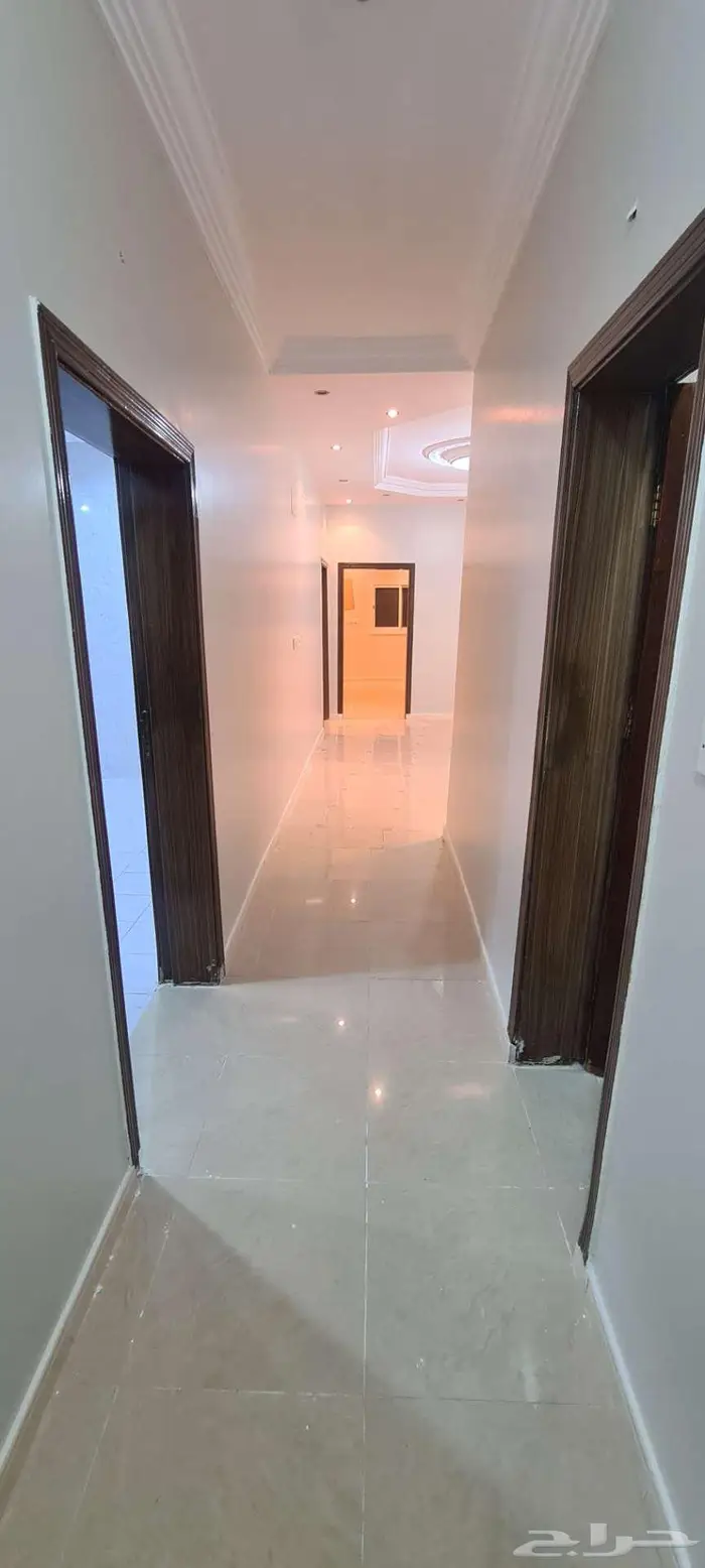 شقة عوائل مجدده للإيجار في حي الشوقية وكذلك غرفة عمالة 7