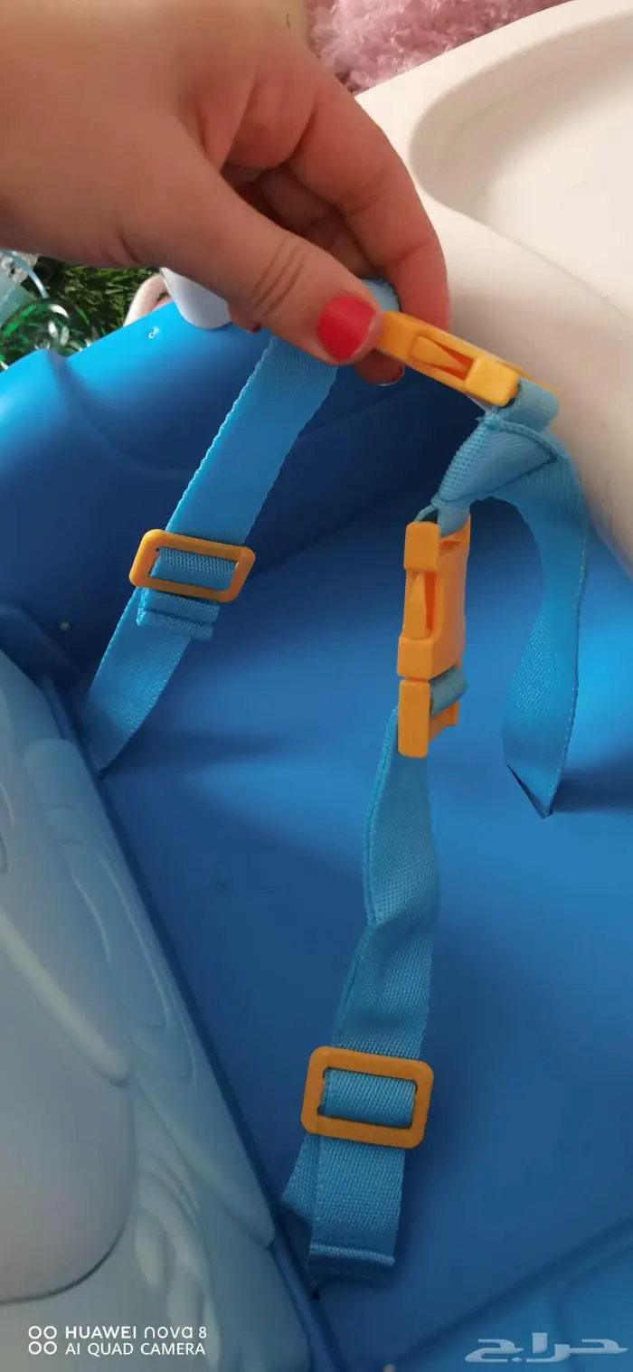 كرسي طعام بحاله ممتازه مع بايسكل اطفال ومجموعه العاب 3