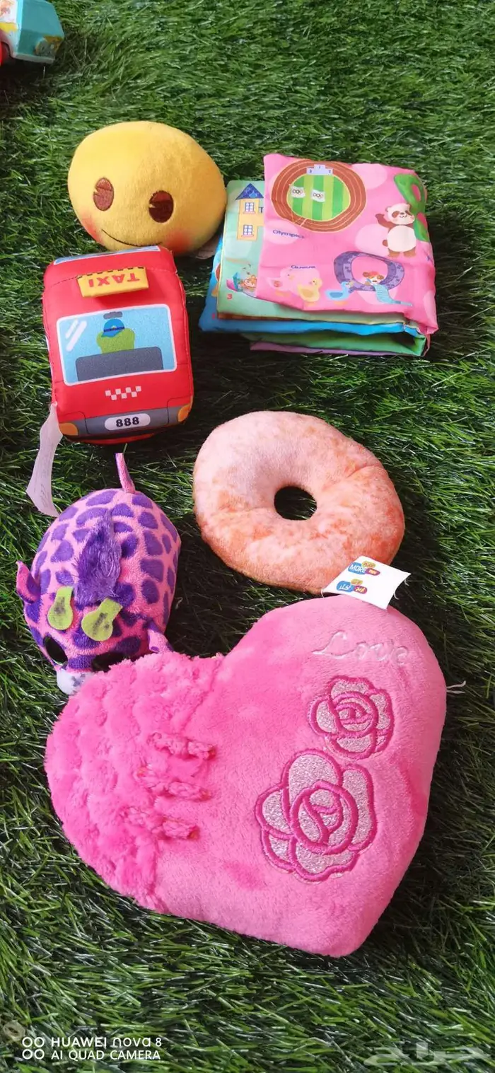 كرسي طعام بحاله ممتازه مع بايسكل اطفال ومجموعه العاب 33