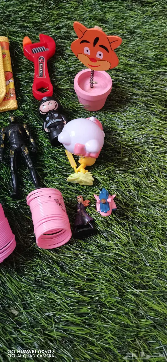 كرسي طعام بحاله ممتازه مع بايسكل اطفال ومجموعه العاب 38