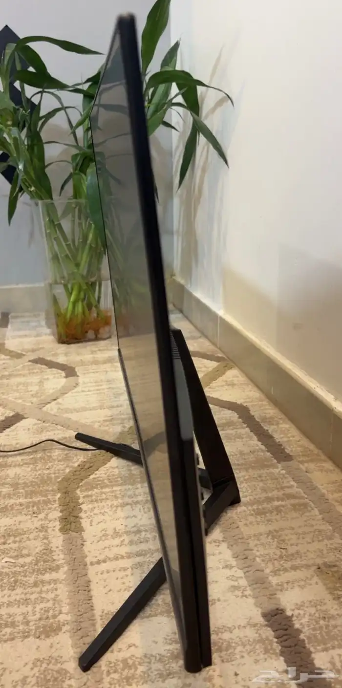 شاشة قيم مقاس 27. شبه جديدة 1