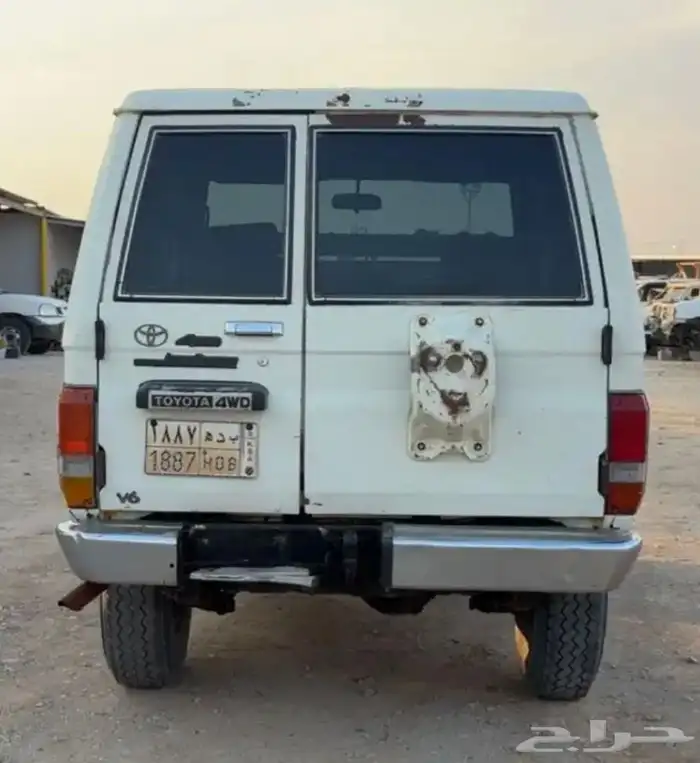 للبيع جيب تويوتا ربع موديل 88 4