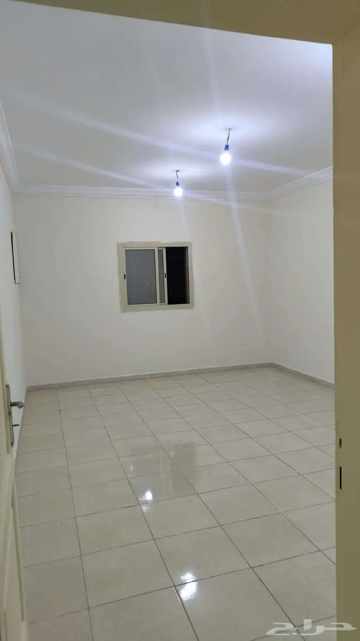 شقة للايجار 3 غرف وصالة خلف المروة سنتر عوائل 6