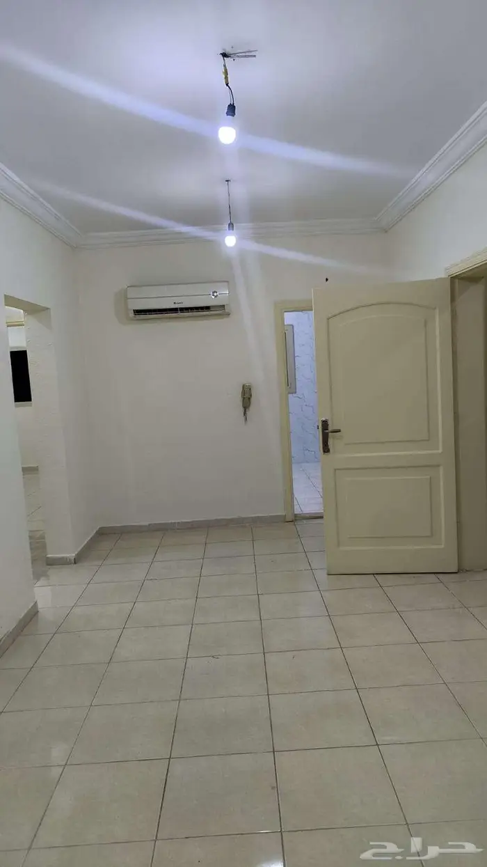 شقة للايجار 3 غرف وصالة خلف المروة سنتر عوائل 4