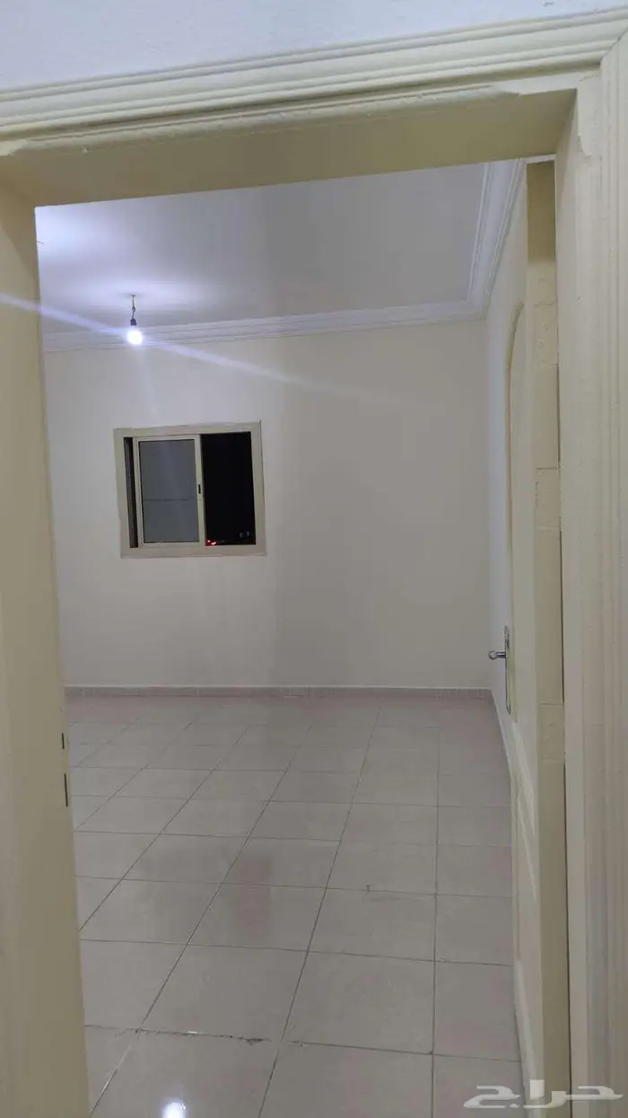 شقة للايجار 3 غرف وصالة خلف المروة سنتر عوائل 2